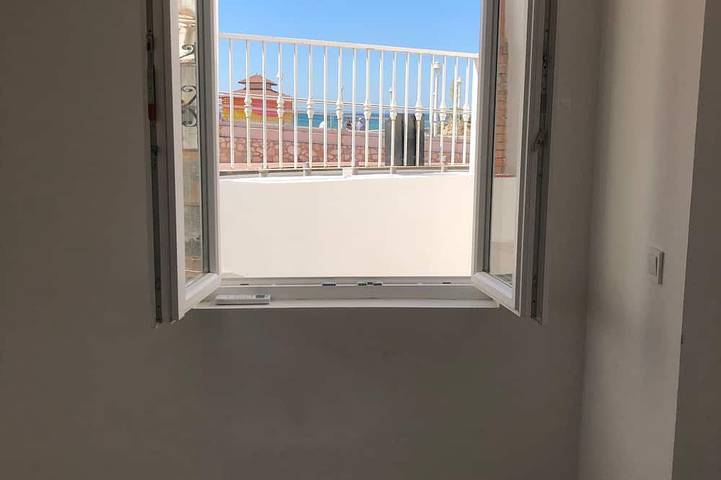 Ronnies Beach House, nice 2 bedroom house with a big rooftop with great seaview in Playa del Palo, Malaga