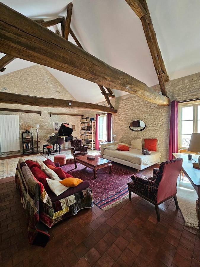 Location de vacances pour 9 personnes, avec Balcon ainsi que Terrasse et Jardin à Irancy