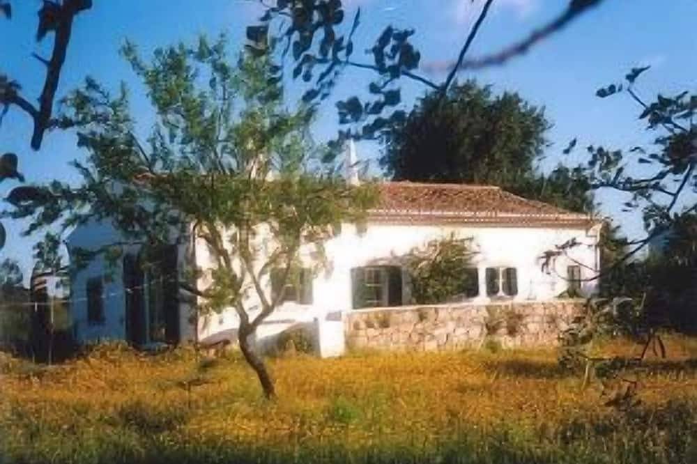 Romantisches modernisiertes Bauernhaus ,großer Garten,absolute Ruhe,klare Luft in São Brás de Alportel, Faro Distrikt