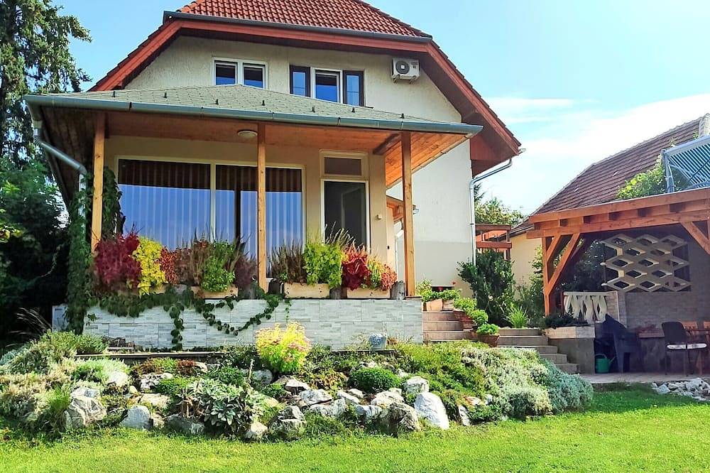 Ganze Wohnung, Harmony of romance and nature for two, in a double bedroom in Mischkolz, Borsod-Abaúj-Zemplén megye