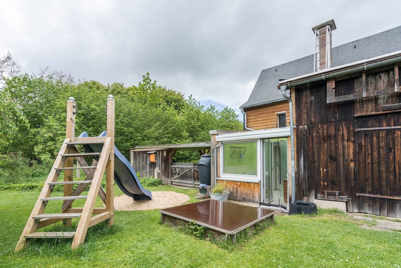 Chalet 'Kunterbunt' avec terrasse commune, jardin privé et Wi-Fi in Langenwetzendorf, Région de Greiz