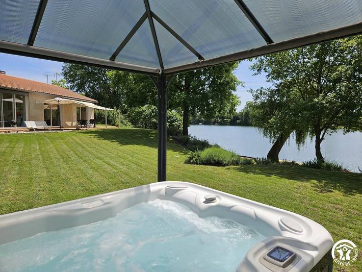 Gîte pour 4 personnes, avec Jacuzzi ainsi que Terrasse et Jardin