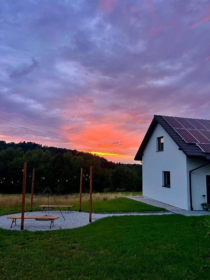 Dom dla 6 osób, z ogród i jacuzzi w Rzyki