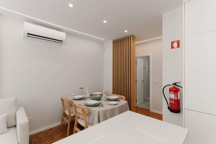 Hel lejlighed, Apartment 'Fernão De Magalhães' with Balcony, Wi-Fi and Air Conditioning in Porto, Porto Distrikt