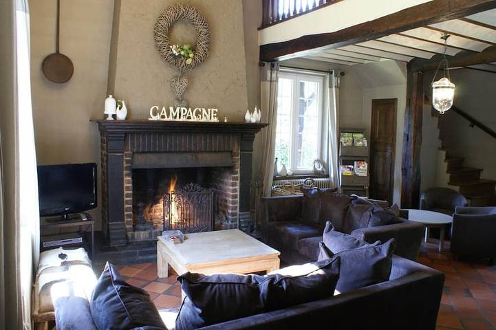 Location de vacances pour 12 personnes, avec jardin et sauna ainsi que jacuzzi et terrasse, animaux acceptés dans Burnenville