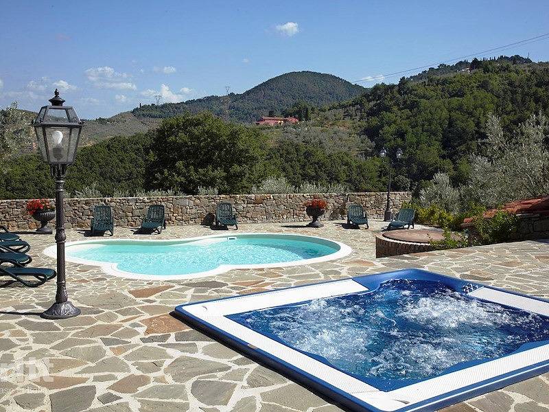 Tritt — This beautiful apartment for 4 people in Carmignano is located among the vineyards in Carmignano, Provincia de Prato