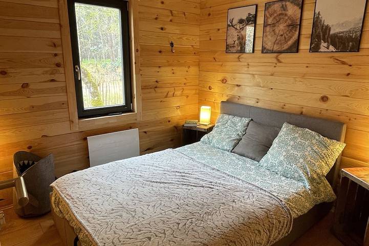 Small wooden house on the edge of the forest in Hourtin, Lesparre-Médoc region