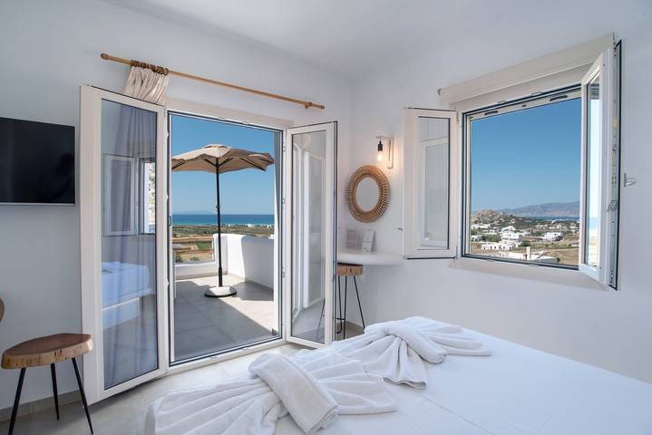 Apartamento Num Hotel 'Naxos Earth Suites Deluxe Double' com Vista Mar, Wi-Fi e Ar Condicionado in Naxos