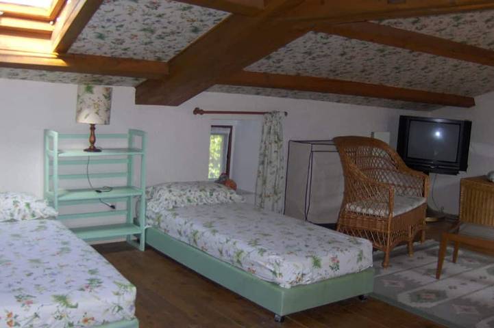 Location de vacances pour 8 personnes, avec terrasse ainsi que jardin et piscine, animaux acceptés à Le Pin - 4