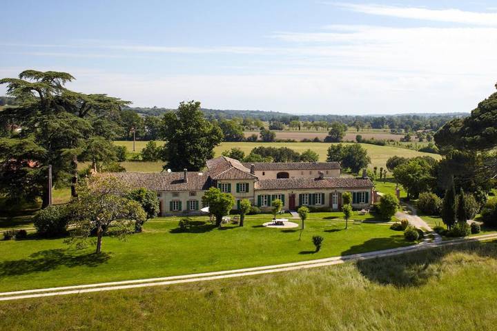Location de vacances pour 6 personnes, avec Terrasse ainsi que Jardin et Piscine dans Castillon-Savès