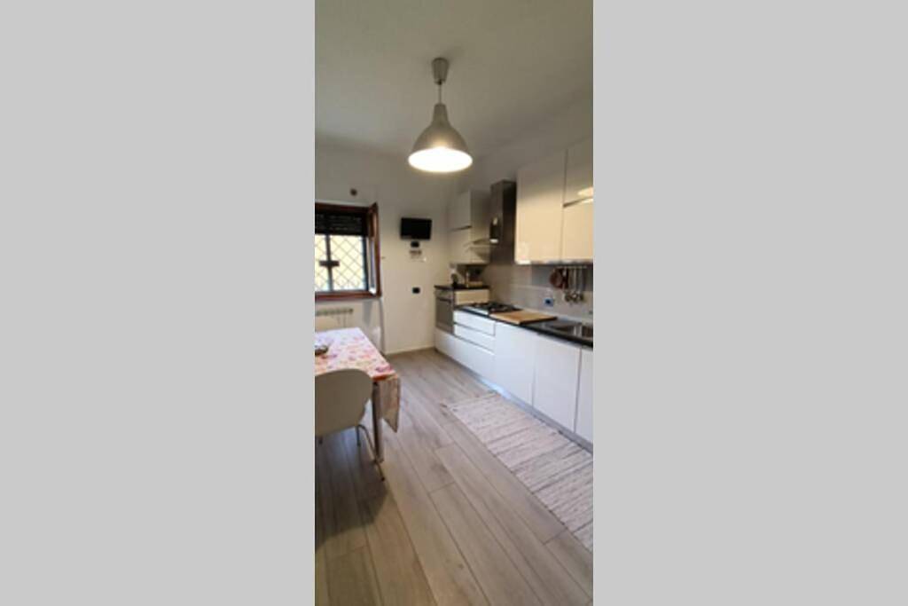 Appartamento intero, One-Bedroom Apartment in Casal Morena, Roma