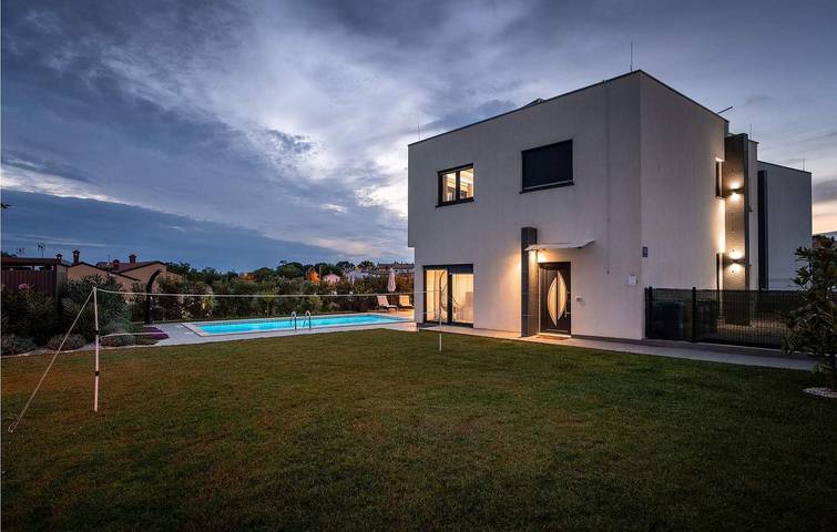 Ferienhaus für 8 Personen, mit Terrasse und Garten in Kastelir