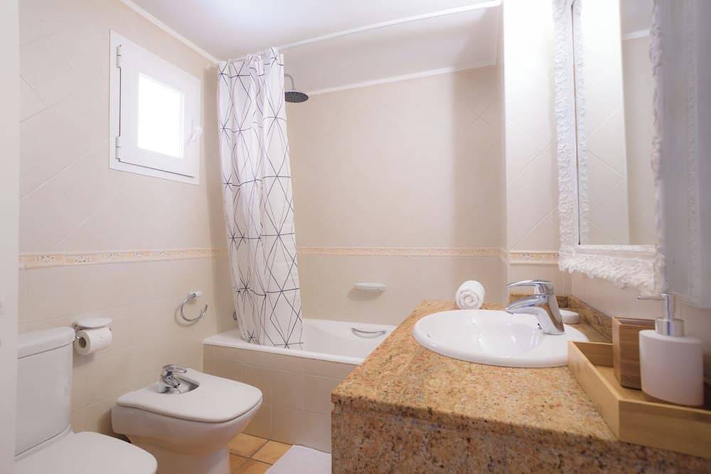 Entire apartment, Can Ban, Vibe on the seafront! in Ses Figueretes, Ibiza (Municipality)