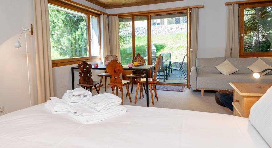 Ganze Wohnung, Gartenwohnung mit Bergblick & Grill in Lantsch/Lenz, Plessur Alpen