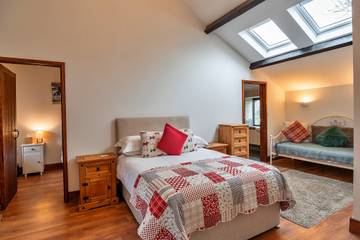 Villa for 7 People in Devon, South West England, Photo 3