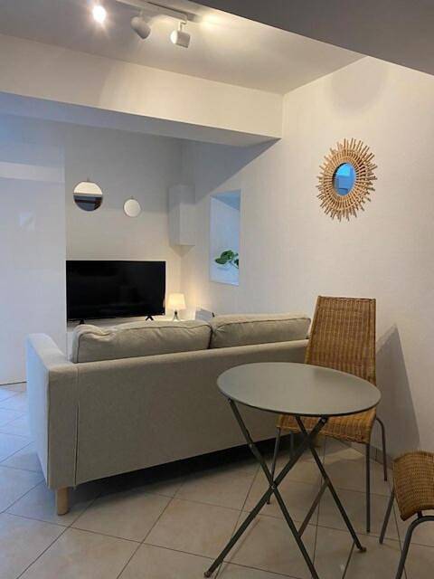 Appartement entier, Petite maison indépendante à 7mn de la plage in Douvres-la-Délivrande, Région de Caen