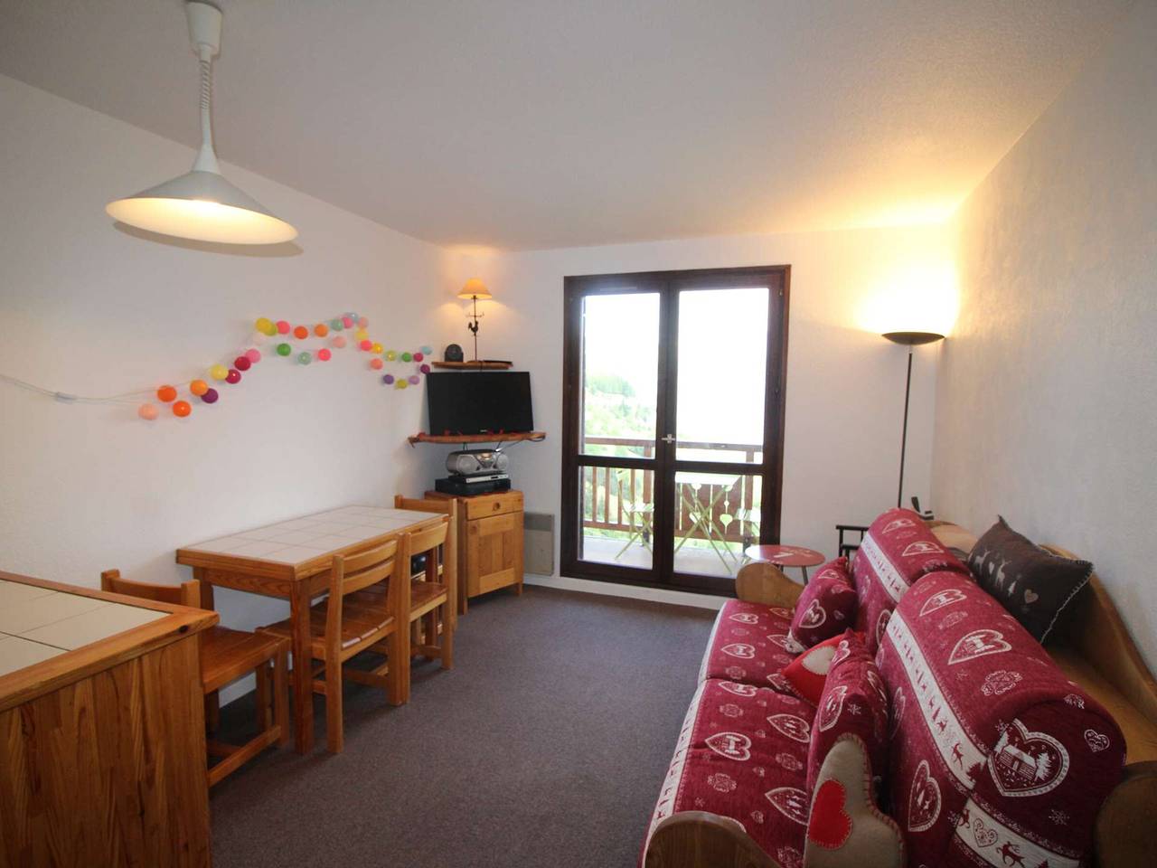 Ganze Wohnung, 2-Zimmer-Wohnung mit Balkon 400m von den Pisten, Kostenloser Parkplatz in Auris, Nationalpark Écrins