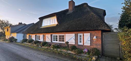 Ferienwohnung für 4 Personen, mit Ausblick und Garten, kinderfreundlich in Poppenbüll