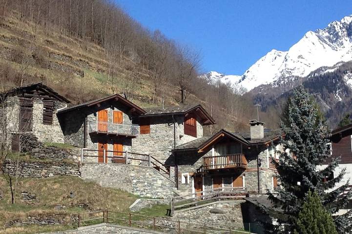 Gîte pour 9 personnes, avec Balcon ainsi que Jardin et Piscine