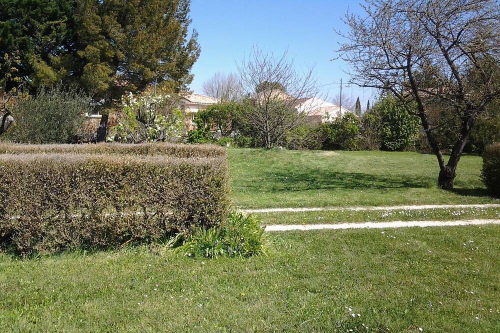 Large house near Avignon in Althen-des-Paluds, Vaucluse