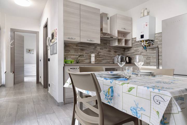 Entire apartment, Apartment 'Lni Ferrera' with Wi-Fi in Ferrera di Varese, Varese Province