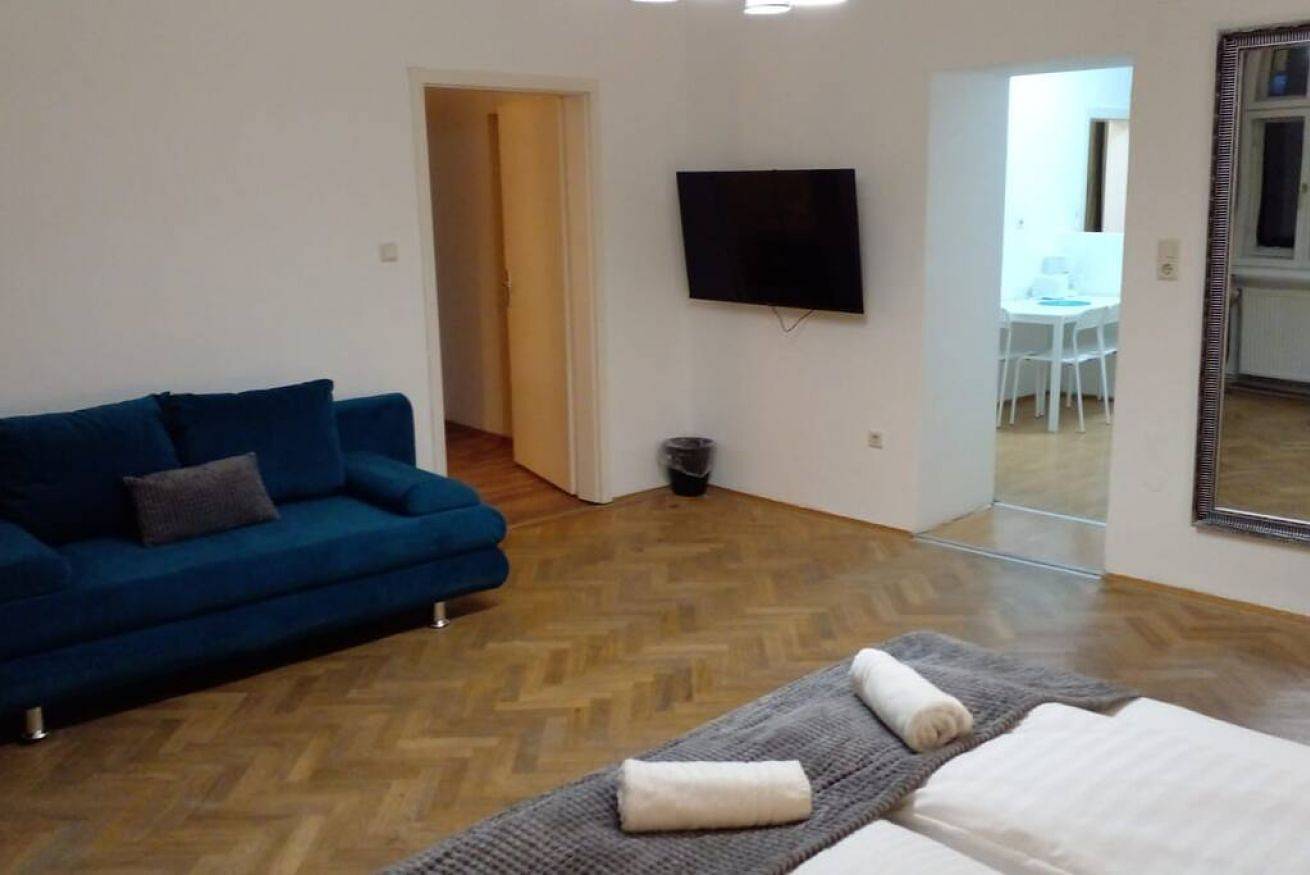 Entire apartment, Spacious 2Br Apt. @ Wiener Stadthalle/Well Located in Vienna, Vienna Woods