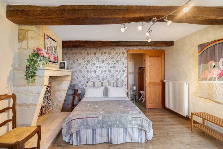 La Roseraie Guest Room with Private Terrace, Garden & Wi-Fi in Saint-Émilion in Saint-Émilion, Libourne region