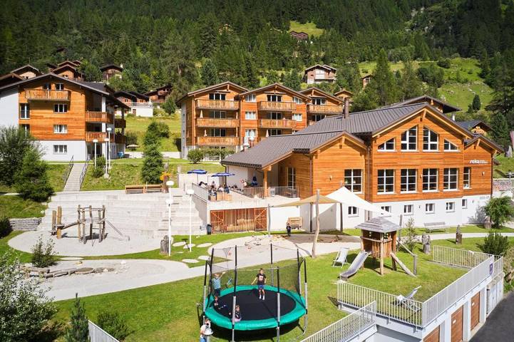 Parc de vacances pour 2 personnes, avec piscine ainsi que vue et balcon dans Zinal - 2