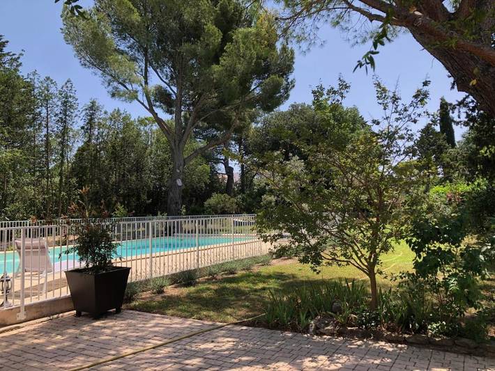 Location de vacances pour 11 personnes, avec jardin ainsi que vue et piscine à Cornillon-Confoux - 4