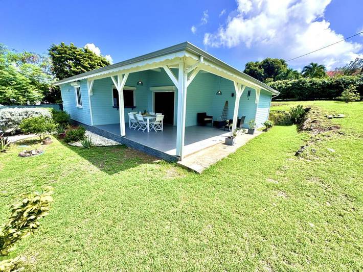 Gîte pour 6 personnes, avec jardin et piscine