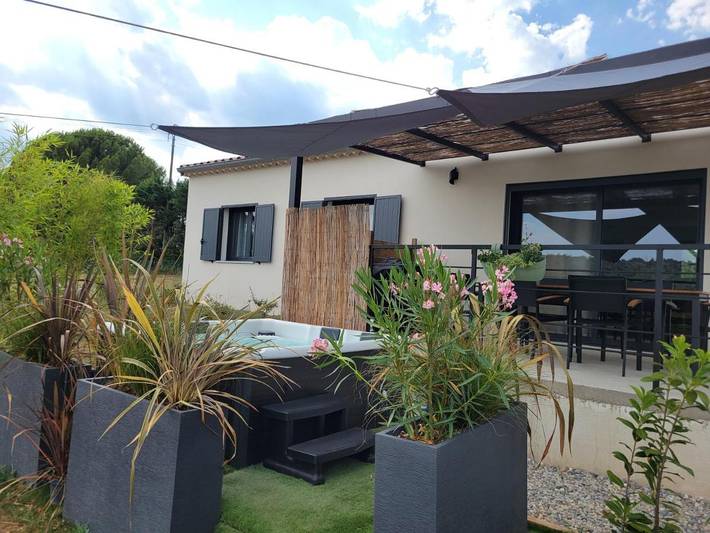 Location de vacances pour 6 personnes, avec Jacuzzi ainsi que Terrasse et Jardin à Montréal (Rhône-Alpes) - 3