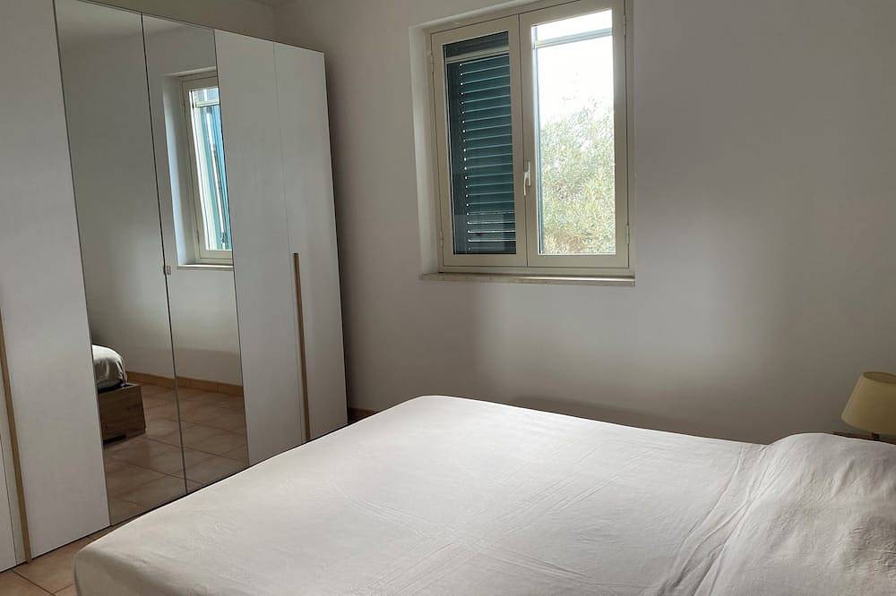 Apartamento entero, Apartment with terrace overlooking crystal clear sea. Parking space. Pets allowed in Municipio de Noto, Provincia de Siracusa