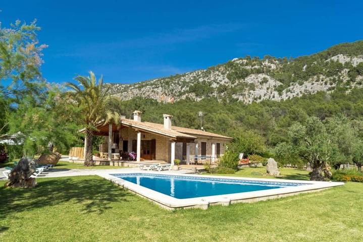 Finca Villa Cadell Petit mit Bergblick, Pool und Wlan in Crestatx, Sa Pobla