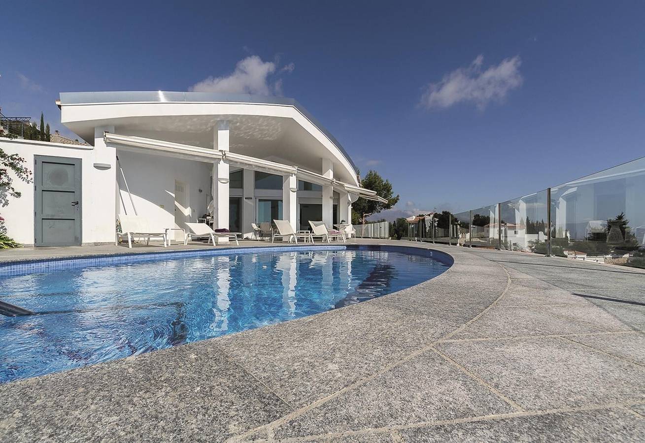 Villa "Dorada" con vistas al mar, piscina privada y Wi-Fi in Monte de los Almendros, Salobreña