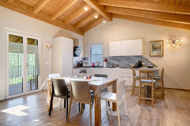 Hel lejlighed, Apartment 'Civico 60' with Mountain View, Private Terrace and Wi-Fi in Variney-Chez Roncoz, Comune di Gignod