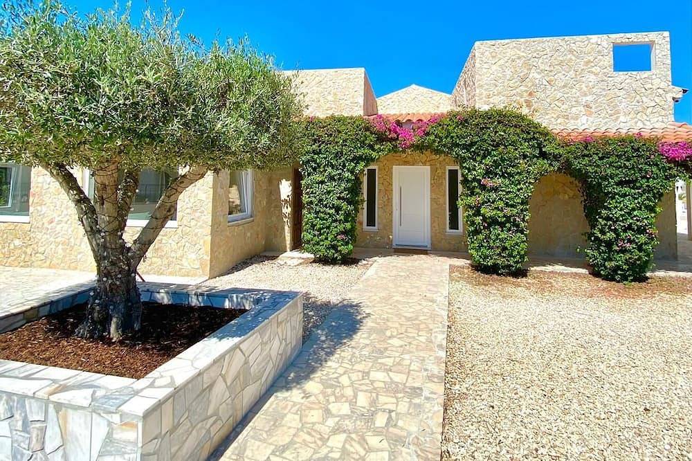 Einzigartige Villa in der Nähe des Ozeans • großzügiger Poolbereich in Arrifana, Aljezur