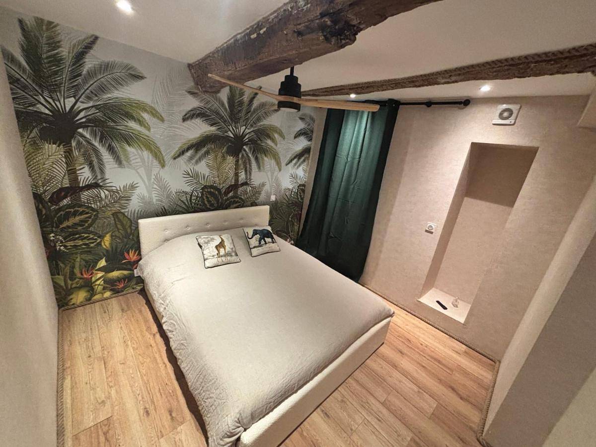 Appartement entier, One-Bedroom Apartment in Le Beausset, Côte méditerranéenne (France)