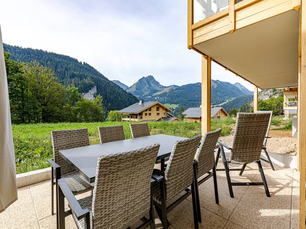 Terrasse ensoleillée et accès au ski in Abondance, Les Portes du Soleil