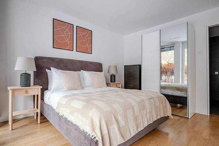 Appartement entier, Blueground | Wollishofen, terrace, nr Lake Zürich in Zürich 41 Leimbach, Zurich