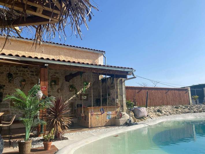 Location de vacances pour 3 personnes, avec piscine et jardin à Berson - 3
