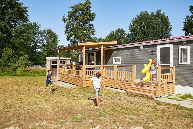 Caravan voor 6 personen met balkon/terras in Veluwe