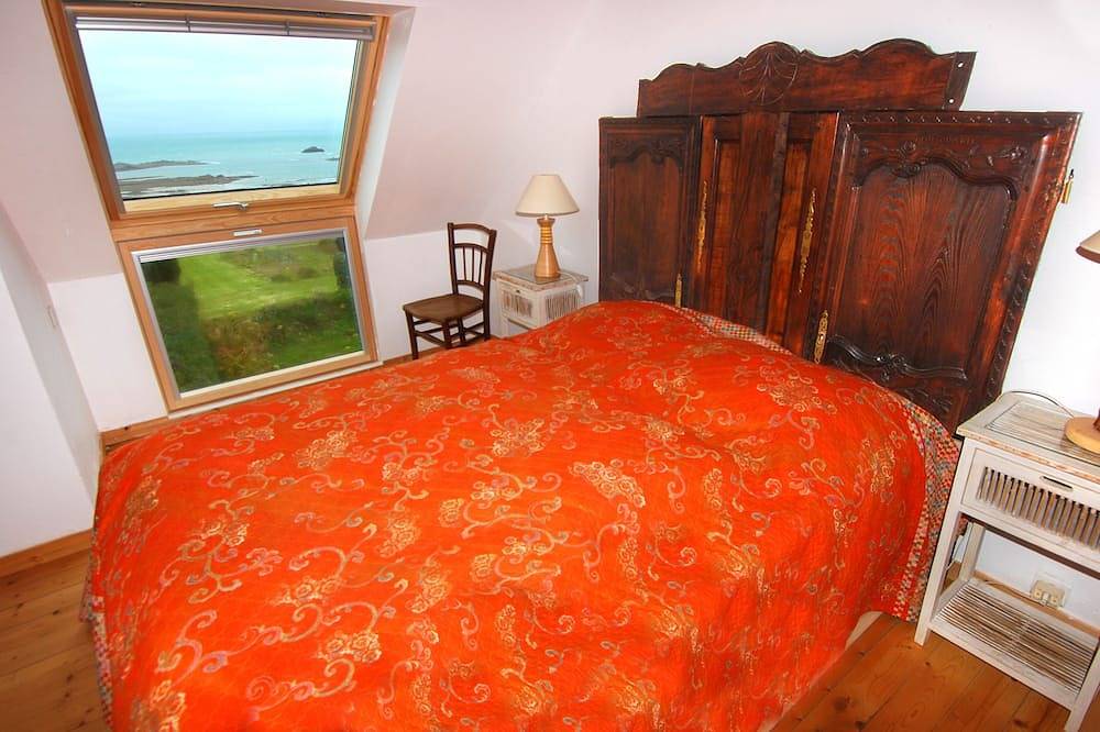Quiet house facing the sea in Plougasnou, Ceinture Dorée