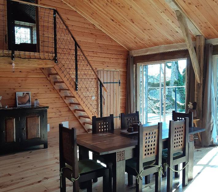 Gîte pour 10 personnes, avec terrasse et piscine ainsi que jacuzzi et jardin, animaux acceptés à Brassac