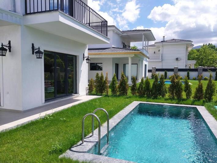 Villa für 5 Personen, mit Garten und Pool sowie Ausblick in Sapanca