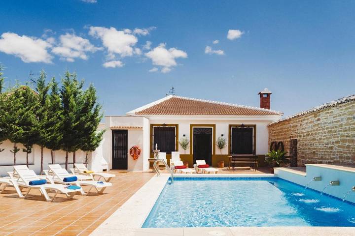 Casa rural para 16 personas, con piscina además de vistas y balcón en Comarca Metropolitana de Jaén - 2