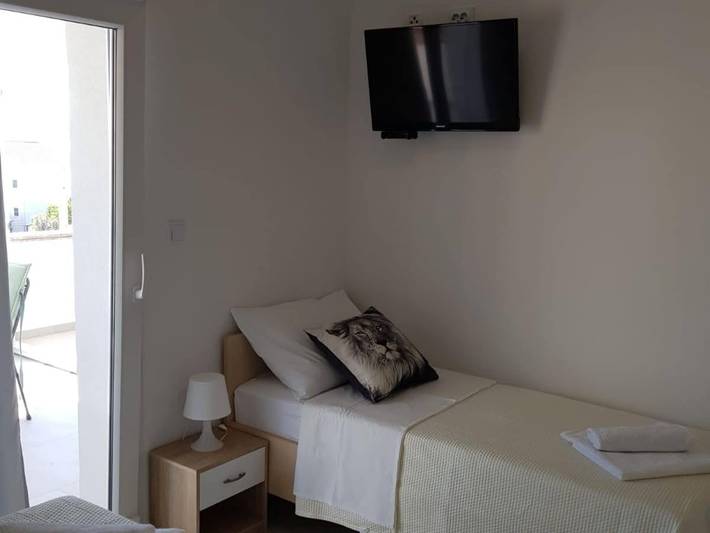 Holiday rental for 4 people, with Balcony/Terrace and Terrace as well as Pool in Novalja