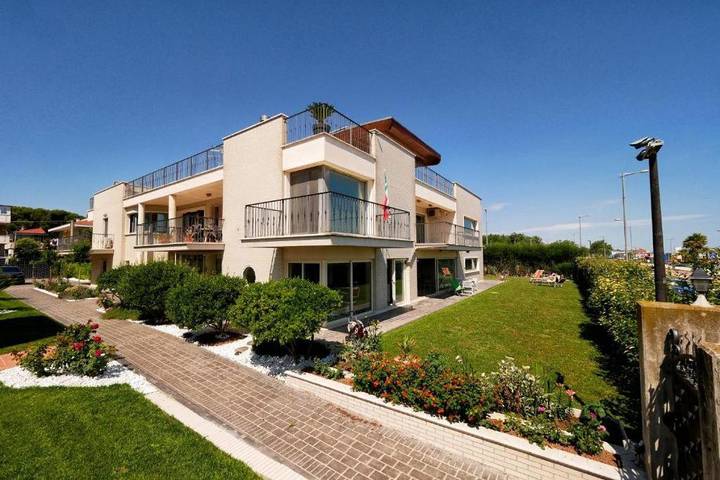 Ferienwohnung für 2 Personen, mit Balkon und Terrasse sowie Garten und Pool in Pescara - 2