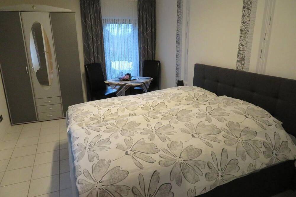 Ganze Wohnung, Sunny Hill - Appartement/Fewo, Bad, Wc in Oberthal, Saar-Nahe-Bergland