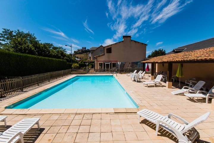 Hôtel pour 4 personnes, avec piscine et terrasse à Saint-Flour - 2