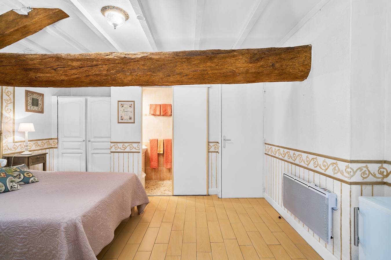 Chambres d'hôtes 'Le Pré Fleuri 1' avec piscine partagée, terrasse partagée et Wi-Fi in Saint-Sulpice-de-Roumagnac, Périgord Vert